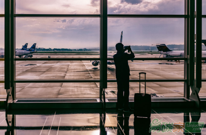 UBC學(xué)者簽請(qǐng)?jiān)笗粲鯙楸Ｗo(hù)環(huán)境減少乘飛機(jī)旅行